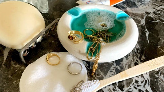 Comment prendre soin de vos bijoux pour qu'ils durent dans le temps